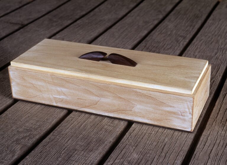 Picture of a hand made box by Gary Rogowski called the Two Seals Box